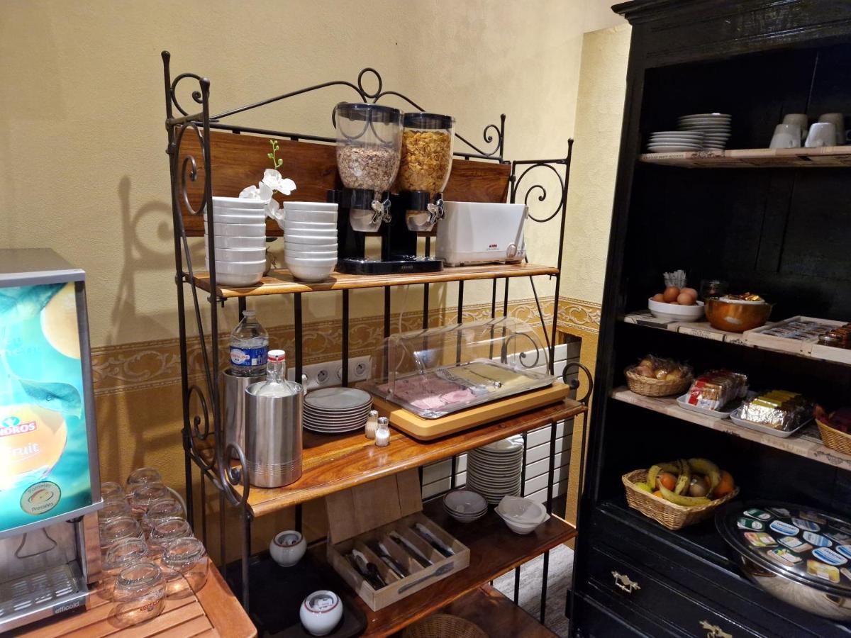 Logis Hotel-restaurant Les Airelles Neufchâtel-en-Bray