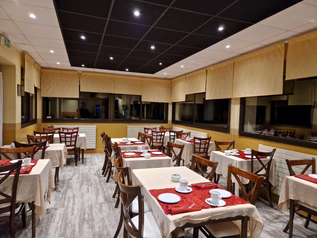 Hotel Logis Hotel-restaurant Les Airelles Neufchâtel-en-Bray