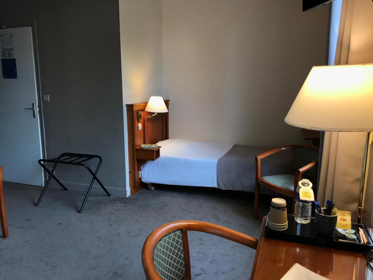 Logis Hotel-restaurant Les Airelles Neufchâtel-en-Bray
