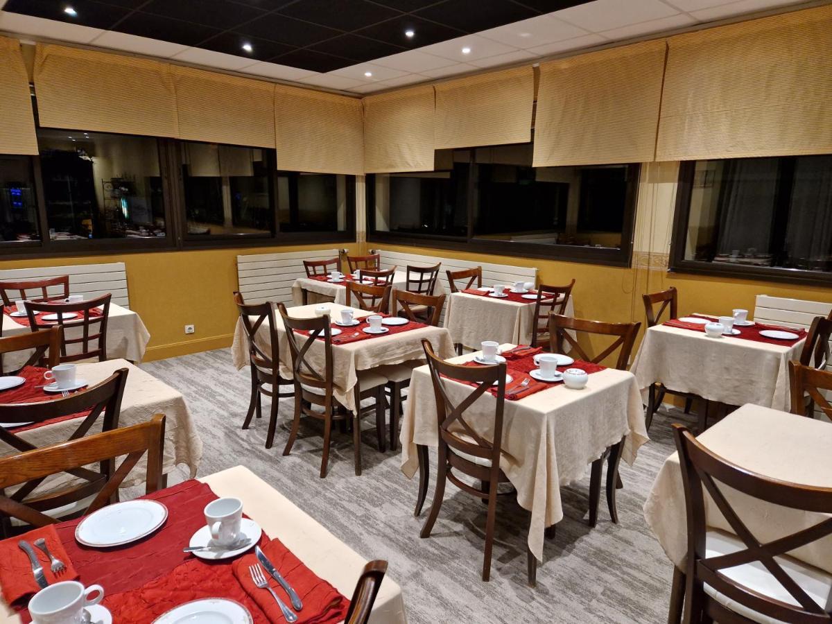 Logis Hotel-restaurant Les Airelles Hotel Neufchâtel-en-Bray